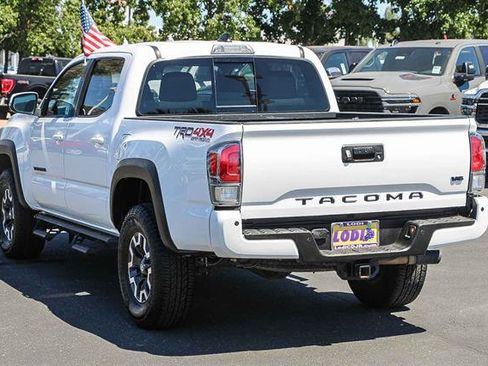 Used 2020 Toyota Tacoma TRD Off-Road image 2