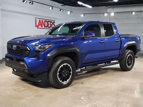 Certified 2025 Toyota Tacoma TRD Off-Road w/ TRD Off Road Upgrade Package image 3
