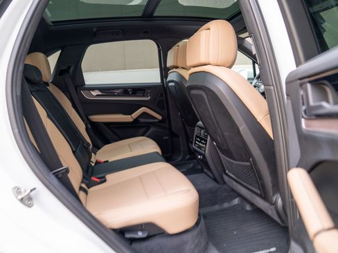 Used 2025 Porsche Cayenne image 24