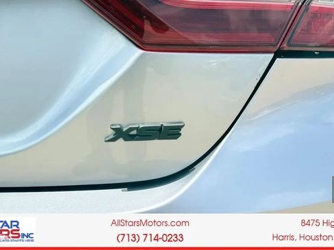 Used 2018 Toyota Camry XLE FWD image 7