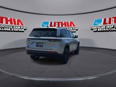 New 2026 Jeep Grand Cherokee Altitude AWD/4WD image 7