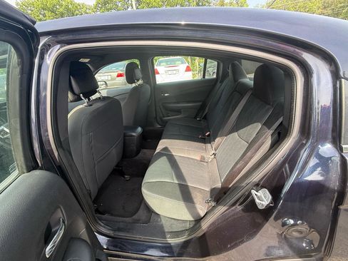 Used 2012 Chrysler 200 Touring FWD image 17