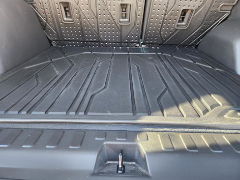 Used 2024 Chevrolet Equinox LT image 31