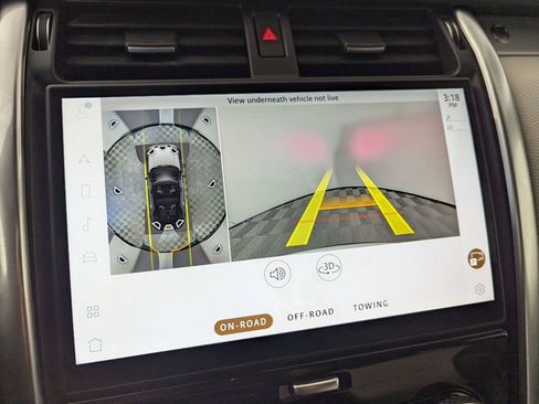 Used 2024 Land Rover Discovery Dynamic SE image 10