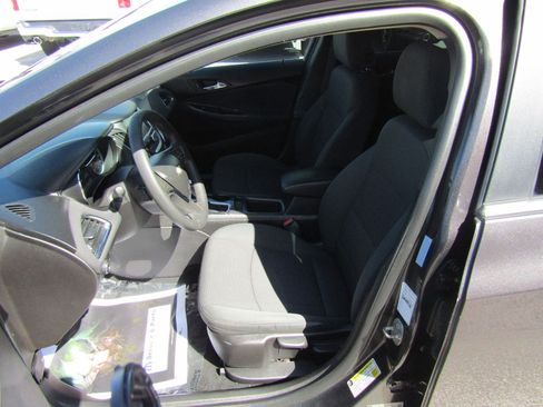 Used 2017 Chevrolet Cruze LT image 11