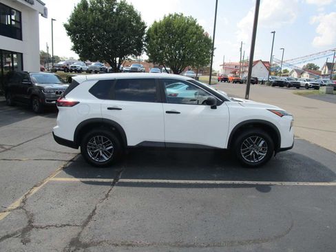 Used 2024 Nissan Rogue S image 8