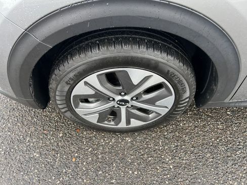 Used 2022 Kia Niro EX FWD image 1