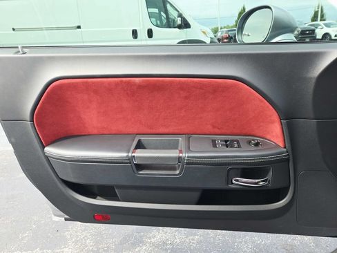 Used 2014 Dodge Challenger SRT8 w/ Harman/Kardon Audio Group RWD image 33