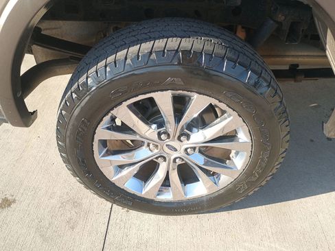 Used 2015 Ford F150 Lariat w/ Equipment Group 502A Luxury image 32