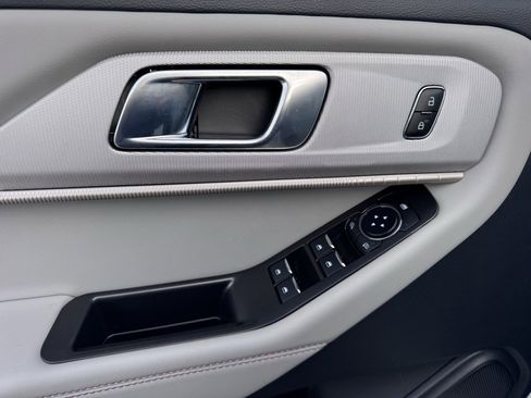 Used 2025 Ford Explorer Active w/ Active Comfort Package image 23