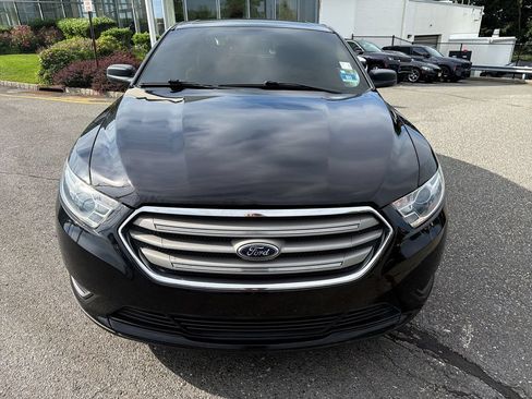 Used 2019 Ford Taurus SE FWD image 14