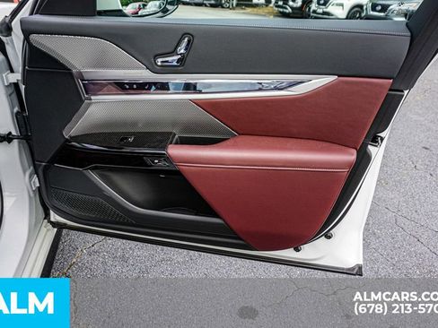 Used 2025 BMW i7 eDrive50 w/ M Sport Package image 60