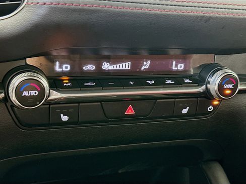 Used 2024 MAZDA MAZDA3 s image 22