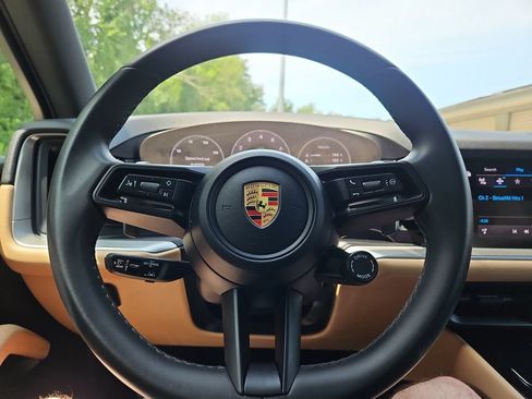 Certified 2024 Porsche Cayenne AWD/4WD image 35