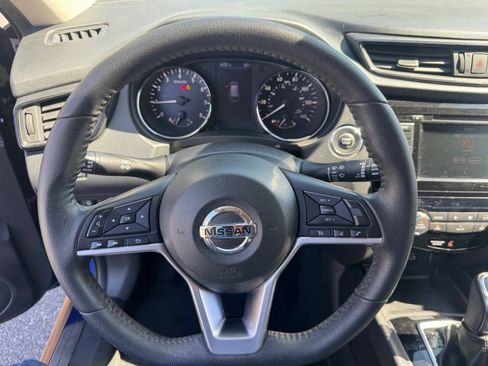 Used 2020 Nissan Rogue SV FWD image 13