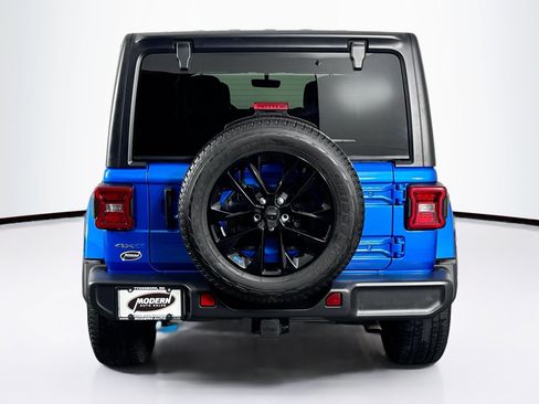 Used 2023 Jeep Wrangler Unlimited Sahara w/ Dual Top Group AWD/4WD image 14