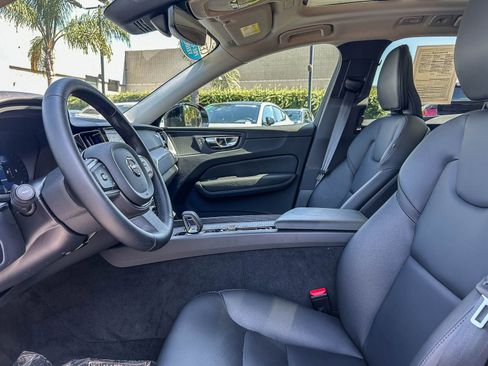 Used 2025 Volvo XC60 B5 Core w/ Protection Package Premier AWD/4WD image 18