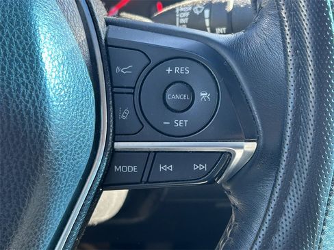 Used 2018 Toyota Camry XSE image 35