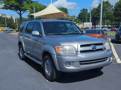 Used 2007 Toyota Sequoia SR5 RWD image 3