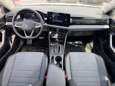 Used 2025 Volkswagen Jetta SE w/ Sunroof Package FWD image 32
