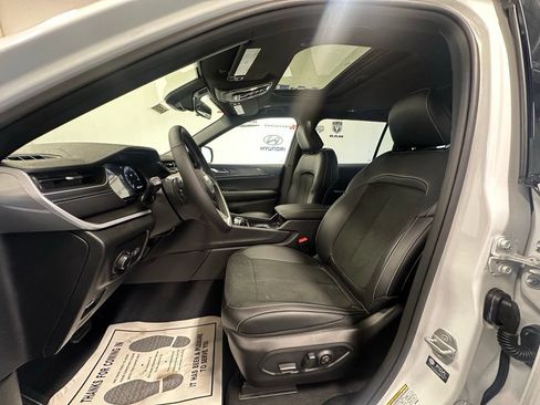 New 2025 Jeep Grand Cherokee L Altitude AWD/4WD image 12