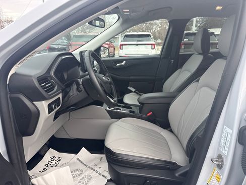 Used 2025 Ford Escape Platinum w/ Premium Technology Package image 24