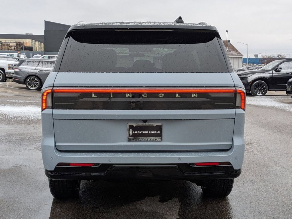New 2025 Lincoln Navigator Reserve w/ Jet Appearance Package AWD/4WD image 4