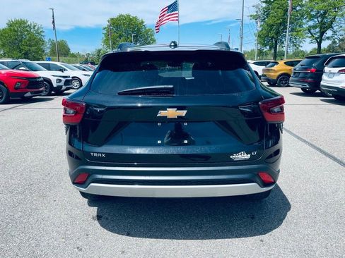 Used 2024 Chevrolet Trax LT w/ Driver Confidence Package FWD image 5