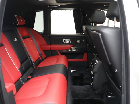 Certified 2025 Rolls-Royce Cullinan Black Badge AWD/4WD image 39