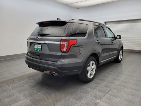 Used 2018 Ford Explorer XLT image 9