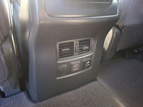 Used 2020 Nissan Titan SV w/ SV Convenience Package image 13