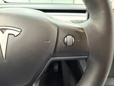 Used 2023 Tesla Model Y Long Range AWD/4WD image 27
