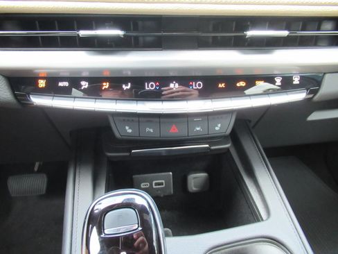 Certified 2024 Cadillac XT4 Luxury w/ Cold Weather Package FWD image 30