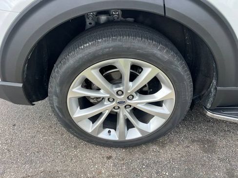 Used 2022 Ford Explorer Platinum w/ Equipment Group 601A AWD/4WD image 9