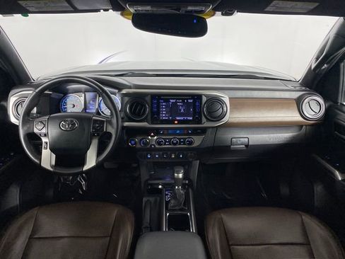 Used 2017 Toyota Tacoma Limited w/ Tow Package AWD/4WD image 12