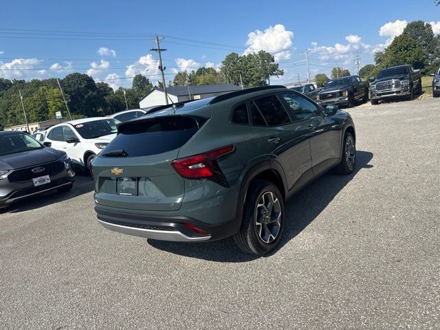 Used 2025 Chevrolet Trax LT FWD image 13