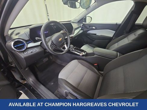 Used 2025 Chevrolet Trax LT w/ Driver Confidence Package FWD image 13