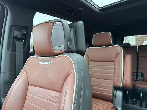 Used 2023 GMC Yukon Denali Ultimate image 11
