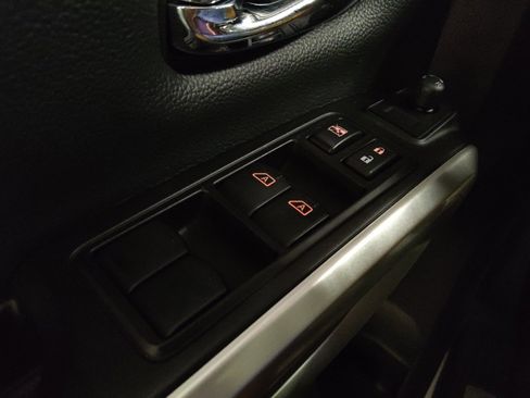 Used 2019 Nissan Titan SV w/ SV Convenience Package RWD image 27