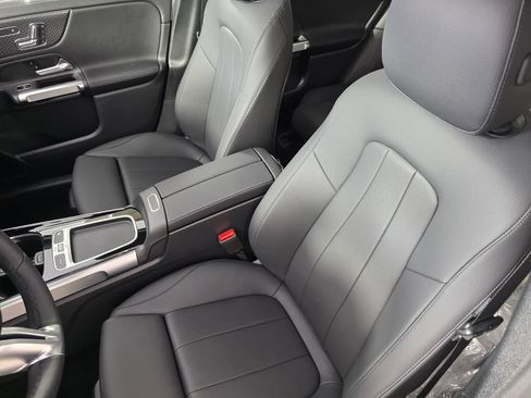 New 2026 Mercedes-Benz GLB 250 image 8