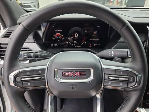 Used 2025 GMC Acadia Elevation FWD image 28