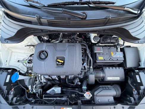 Used 2025 Kia Soul LX w/ LX Technology Package FWD image 9