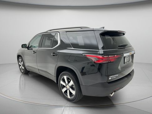 Used 2023 Chevrolet Traverse LT w/ LT Premium Package AWD/4WD image 7
