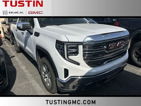 Used 2025 GMC Sierra 1500 SLT image 1