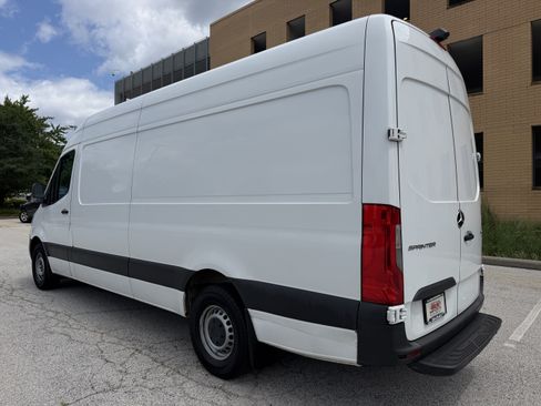 Used 2021 Mercedes-Benz Sprinter 2500 image 6