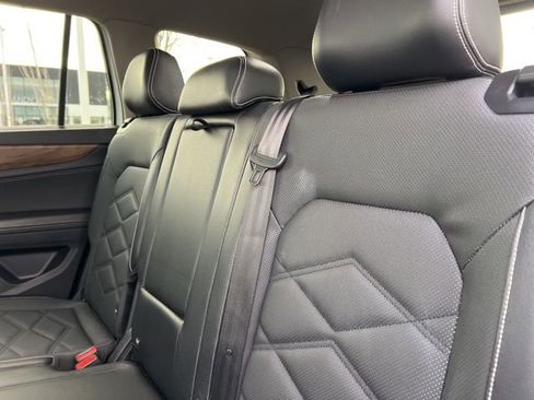 Used 2024 Volkswagen Atlas SE image 30