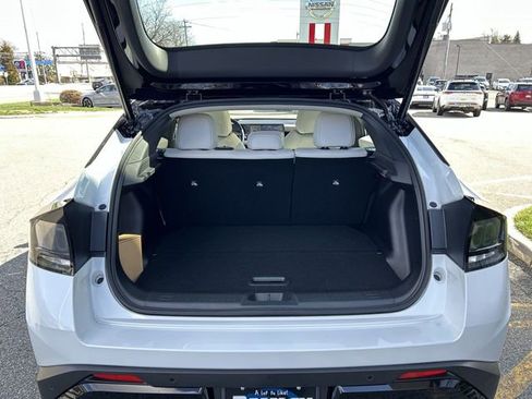 New 2026 Nissan Leaf Platinum+ w/ Floor Mat Package (Platinum+) image 17