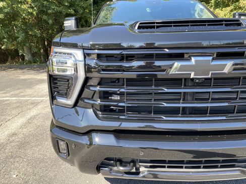 Used 2024 Chevrolet Silverado 2500 LTZ w/ LTZ Plus Package AWD/4WD image 14