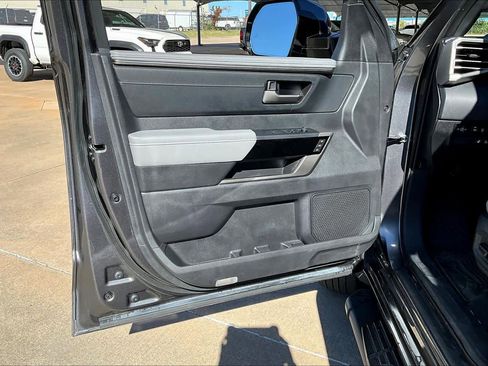 Used 2025 Toyota Tundra Limited image 24