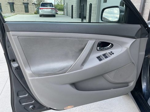 Used 2011 Toyota Camry LE FWD image 22